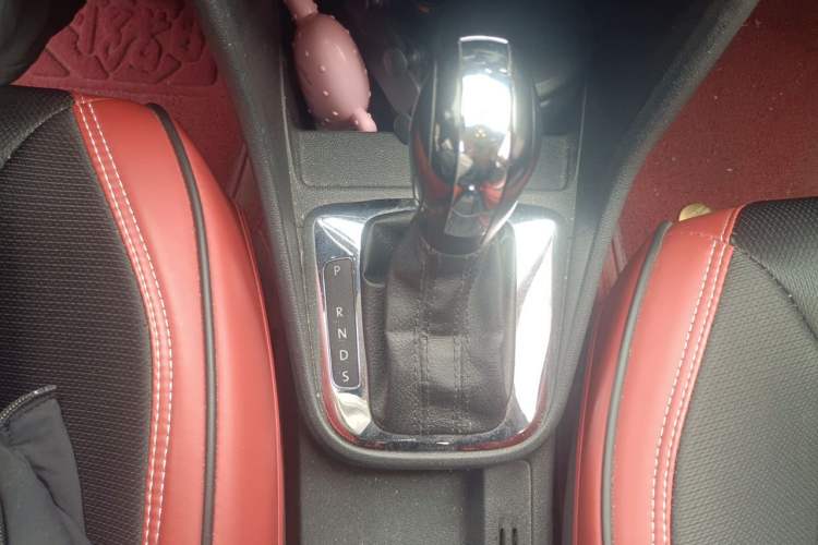Used Volkswagen Jetta 2013 1.6L Automatic Comfort Model Gear Lever