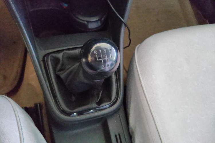 Used Volkswagen Jetta 2013 1.6L Manual Fashion Edition Gear Lever