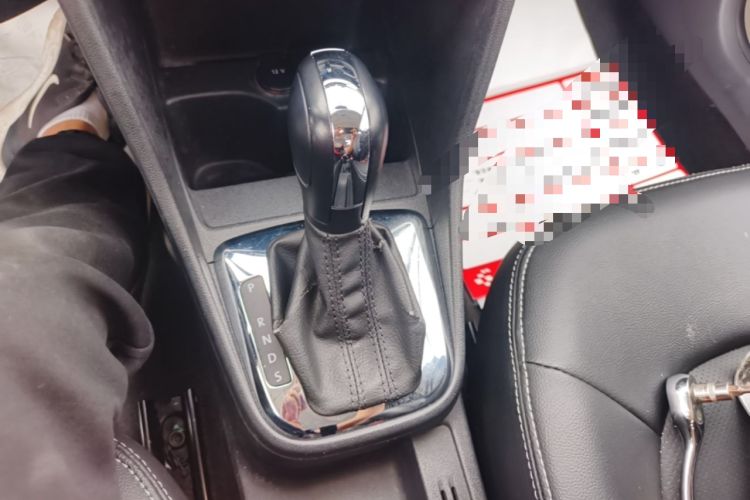 Used Volkswagen Jetta 2013 1.6L Automatic Fashion Model Gear Lever