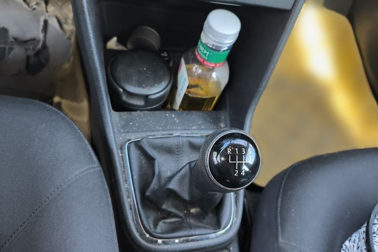 Used Volkswagen Jetta 2013 1.6L Manual Comfort Model Gear Lever