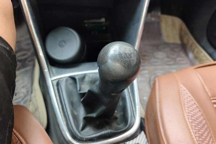 Used Volkswagen Jetta 2013 1.6L Manual Fashion Edition Gear Lever
