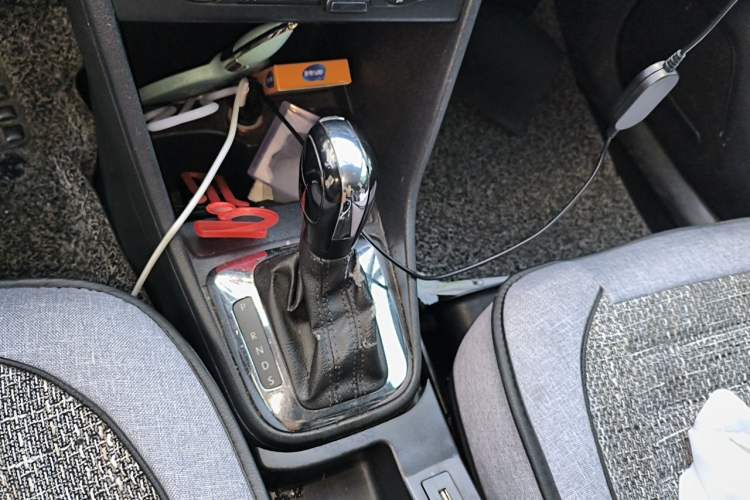 Used Volkswagen Jetta 2013 1.6L Automatic Fashion Model Gear Lever