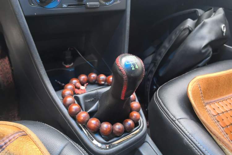 Used Volkswagen Jetta 2013 1.6L Manual Fashion Edition Gear Lever