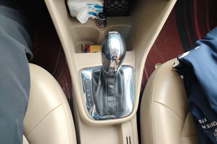 Used Volkswagen Jetta 2013 1.6L Automatic Luxury Model Gear Lever