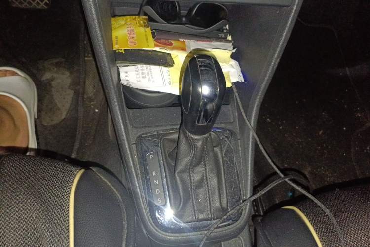 Used Volkswagen Jetta 2013 1.6L Automatic Comfort Model Gear Lever