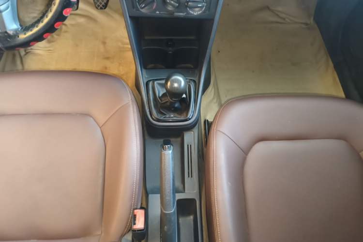 Used Volkswagen Jetta 2013 1.6L Manual Fashion Edition Gear Lever