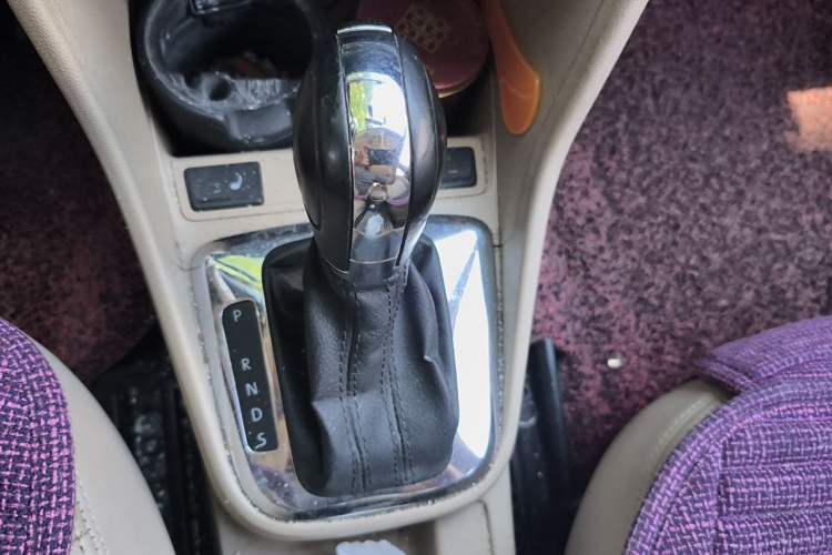 Used Volkswagen Jetta 2013 1.6L Automatic Luxury Model Gear Lever