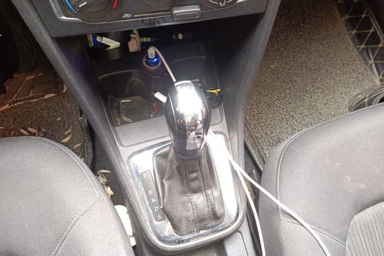 Used Volkswagen Jetta 2013 1.6L Automatic Comfort Model Gear Lever