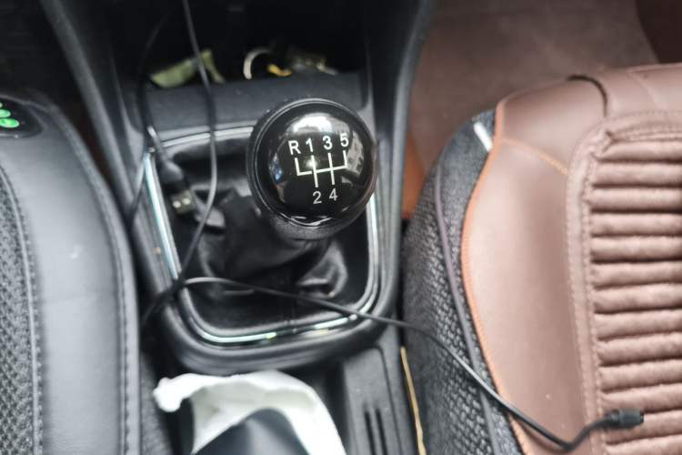 Used Volkswagen Jetta 2013 1.6L Manual Fashion Edition Gear Lever