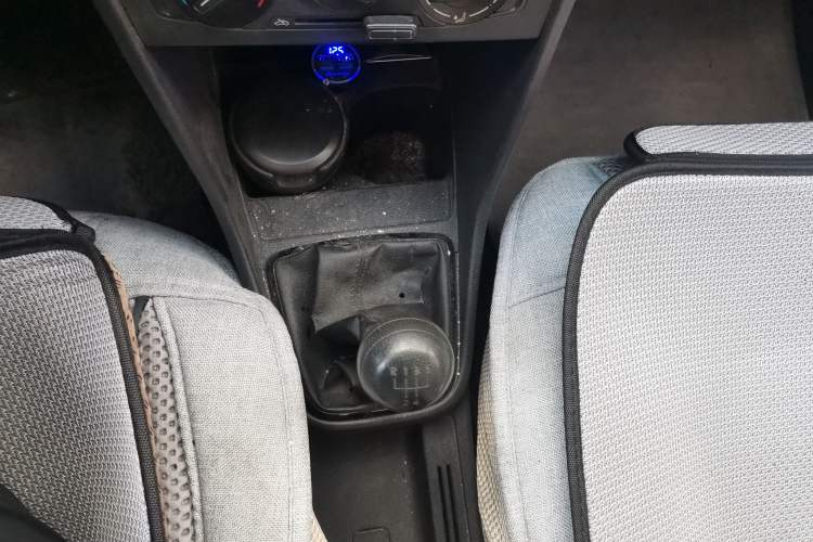 Used Volkswagen Jetta 2013 1.6L Manual Fashion Edition Gear Lever