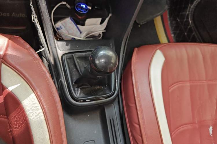 Used Volkswagen Jetta 2013 1.6L Manual Fashion Edition Gear Lever