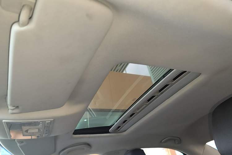 Used Volkswagen Jetta 2013 1.6L Manual Comfort Model Headliner