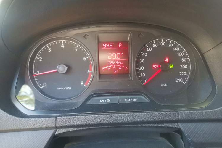 Used Volkswagen Jetta 2013 1.6L Automatic Fashion Model Instrument Cluster