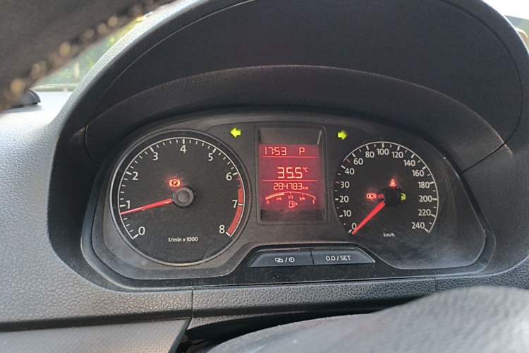 Used Volkswagen Jetta 2013 1.6L Automatic Fashion Model Instrument Cluster
