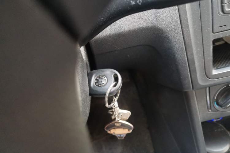 Used Volkswagen Jetta 2013 1.6L Manual Fashion Edition Interior 1