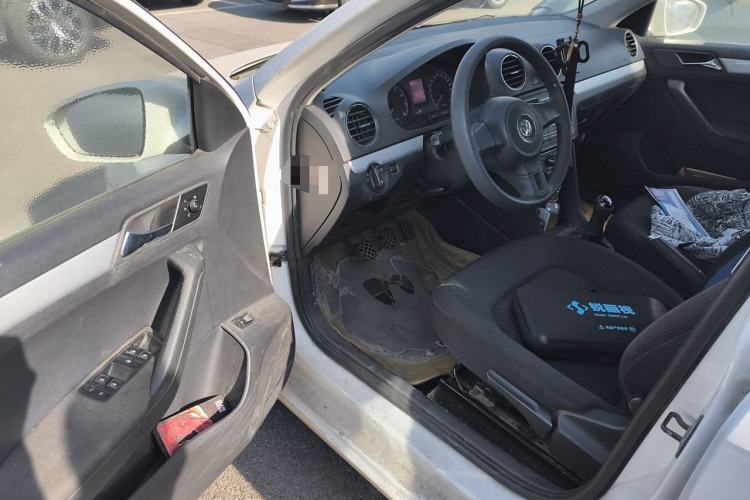 Used Volkswagen Jetta 2013 1.6L Manual Comfort Model Interior 3