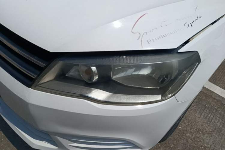 Used Volkswagen Jetta 2013 1.6L Manual Fashion Edition Left Front Headlight