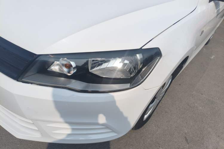 Used Volkswagen Jetta 2013 1.6L Manual Fashion Edition Left Front Headlight
