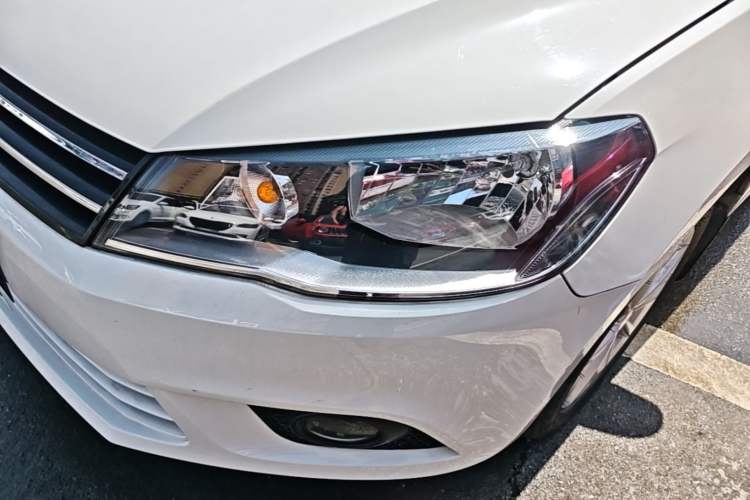Used Volkswagen Jetta 2013 1.6L Manual Comfort Model Left Front Headlight