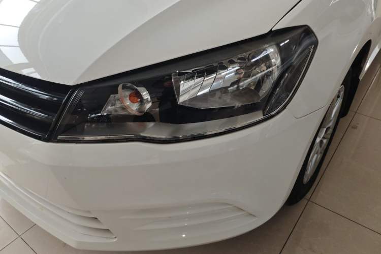 Used Volkswagen Jetta 2013 1.6L Automatic Fashion Model Left Front Headlight