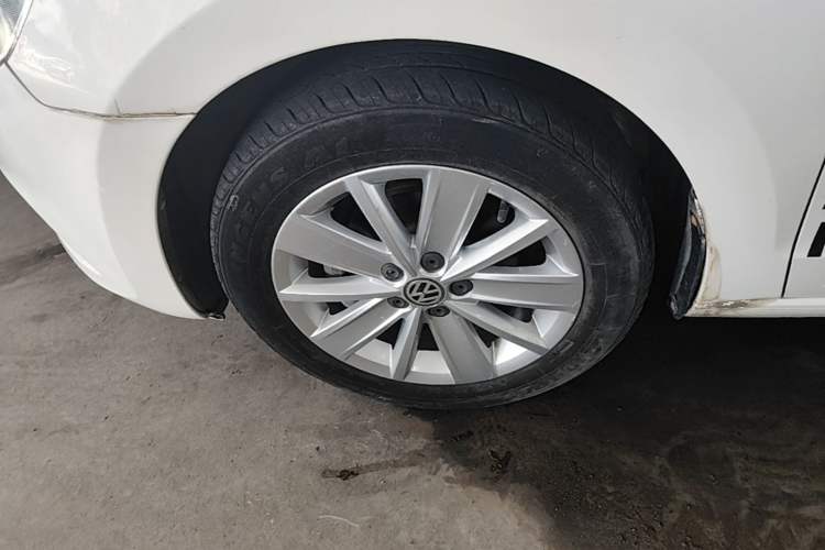 Used Volkswagen Jetta 2013 1.6L Manual Comfort Model Left Front Wheel Hub