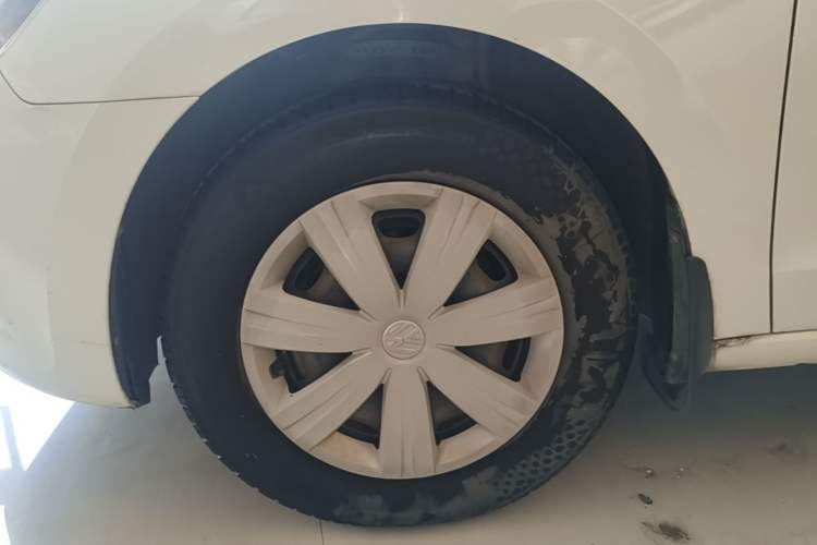 Used Volkswagen Jetta 2013 1.6L Manual Fashion Edition Left Front Wheel Hub