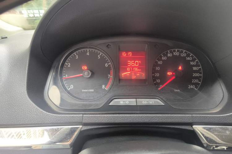 Used Volkswagen Jetta 2013 1.6L Manual Fashion Edition Odometer Close Up