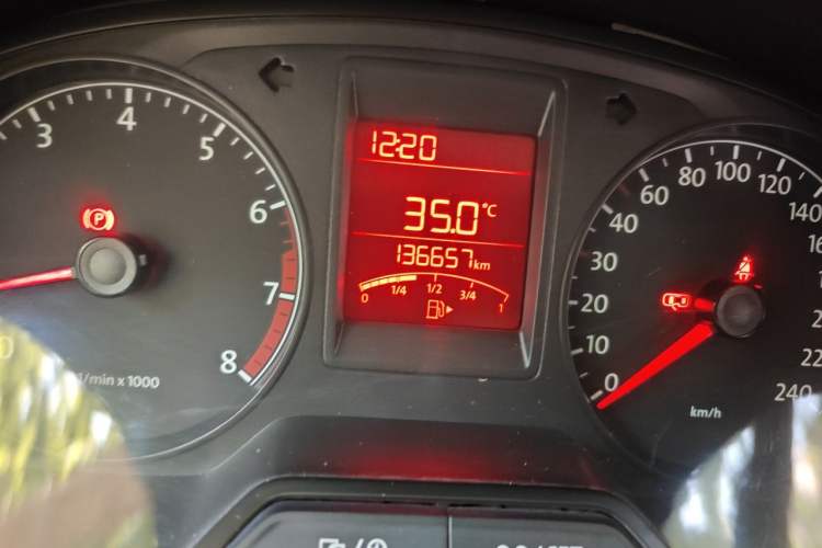 Used Volkswagen Jetta 2013 1.6L Manual Fashion Edition Odometer Close Up