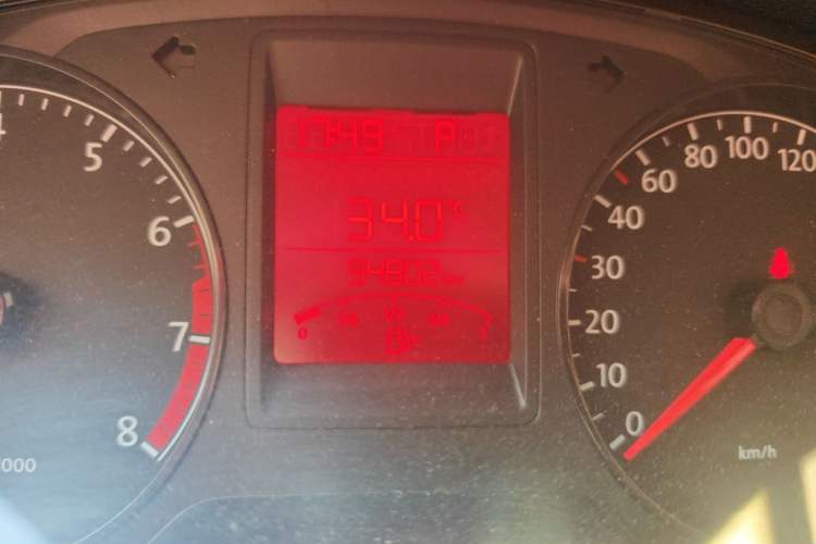 Used Volkswagen Jetta 2013 1.6L Automatic Fashion Model Odometer Close Up