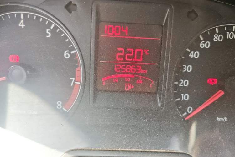 Used Volkswagen Jetta 2013 1.4L Manual Fashion Model Odometer Close Up
