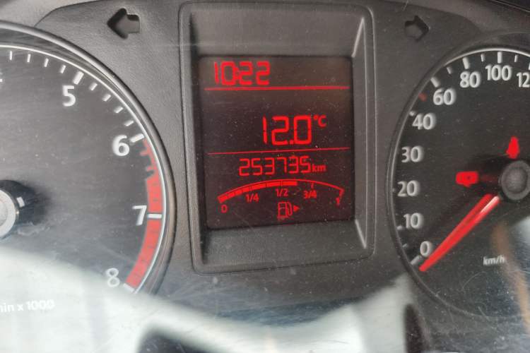 Used Volkswagen Jetta 2013 1.4L Manual Fashion Model Odometer Close Up