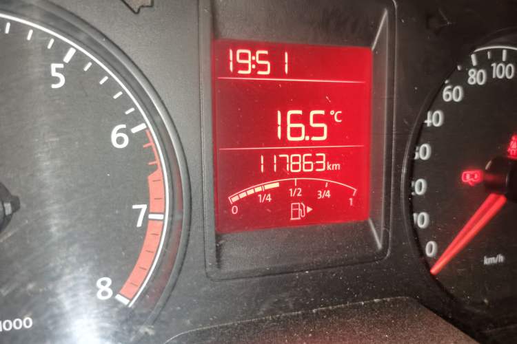 Used Volkswagen Jetta 2013 1.4L Manual Fashion Model Odometer Close Up