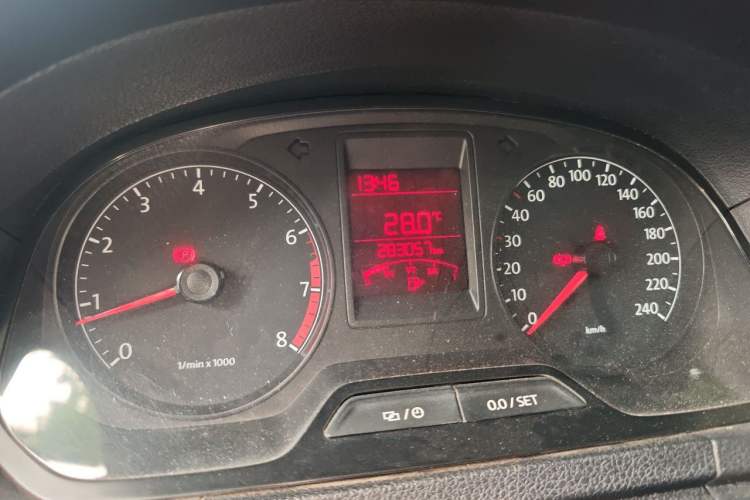 Used Volkswagen Jetta 2013 1.6L Manual Fashion Edition Odometer Close Up
