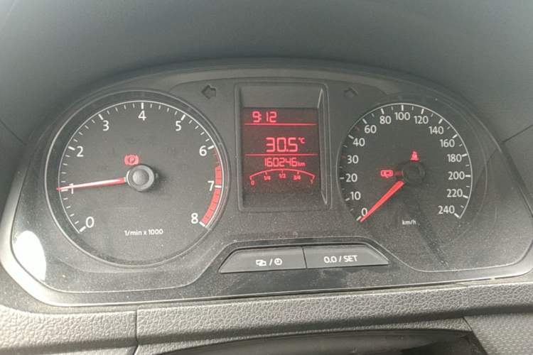 Used Volkswagen Jetta 2013 1.6L Manual Fashion Edition Odometer Close Up
