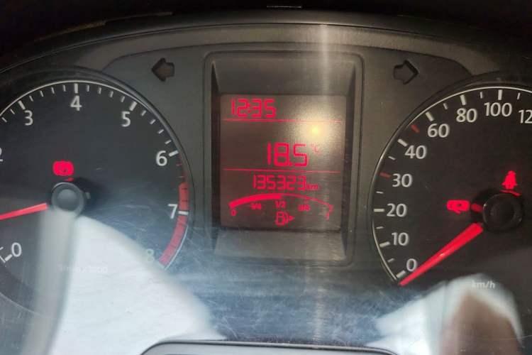 Used Volkswagen Jetta 2013 1.6L Manual Fashion Edition Odometer Close Up