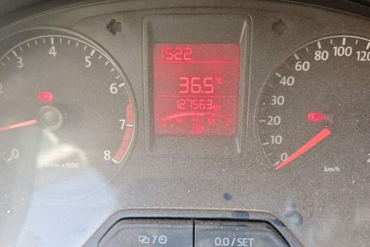 Used Volkswagen Jetta 2013 1.4L Manual Fashion Model Odometer Close Up