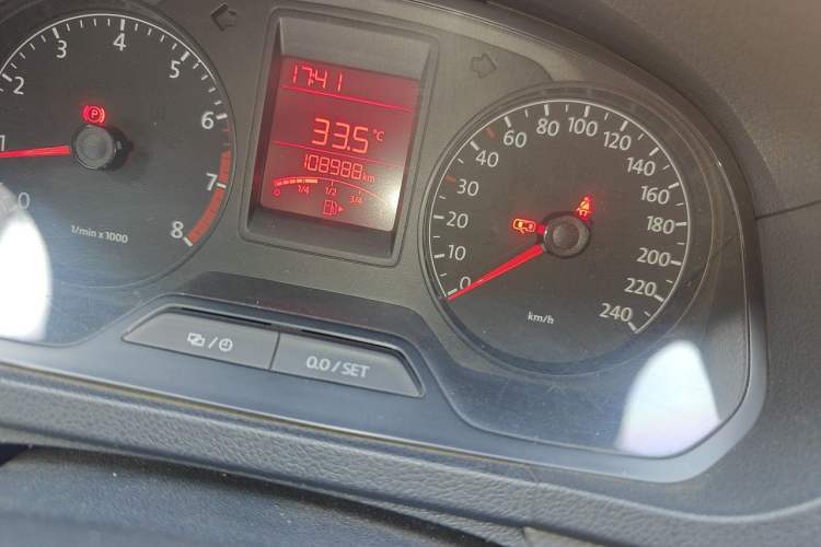 Used Volkswagen Jetta 2013 1.4L Manual Fashion Model Odometer Close Up