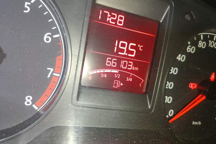 Used Volkswagen Jetta 2013 1.4L Manual Fashion Model Odometer Close Up