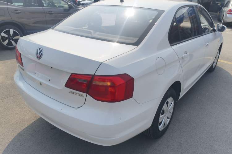 Used Volkswagen Jetta 2013 1.6L Manual Fashion Edition Rear Right 45 Deg
