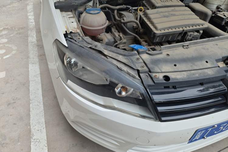 Used Volkswagen Jetta 2013 1.4L Manual Fashion Model Right Front Headlight