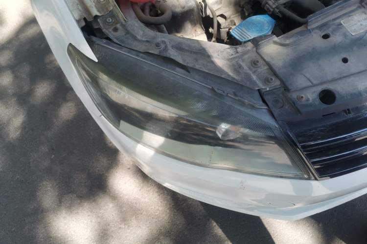Used Volkswagen Jetta 2013 1.6L Automatic Fashion Model Right Front Headlight