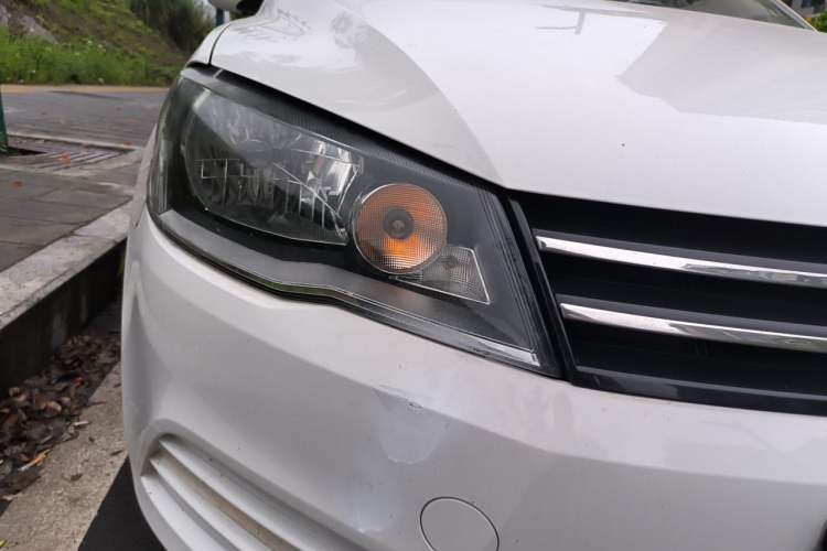 Used Volkswagen Jetta 2013 1.6L Manual Fashion Edition Right Front Headlight