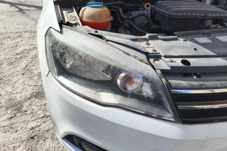 Used Volkswagen Jetta 2013 1.6L Automatic Comfort Model Right Front Headlight
