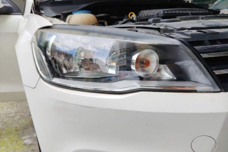 Used Volkswagen Jetta 2013 1.6L Manual Comfort Model Right Front Headlight