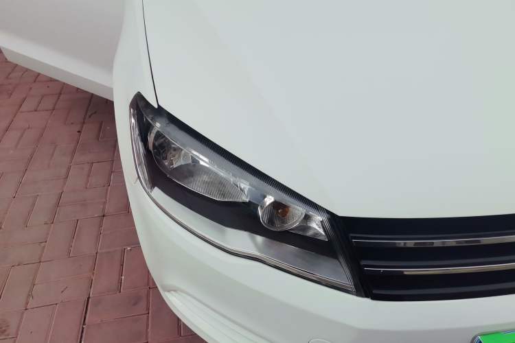 Used Volkswagen Jetta 2013 1.6L Manual Fashion Edition Right Front Headlight