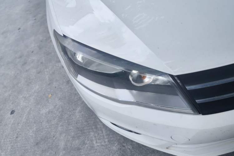 Used Volkswagen Jetta 2013 1.6L Manual Comfort Model Right Front Headlight