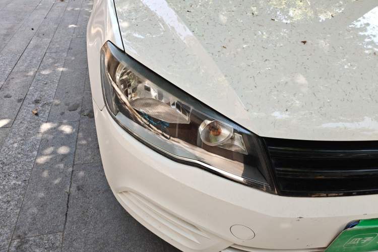 Used Volkswagen Jetta 2013 1.6L Manual Fashion Edition Right Front Headlight