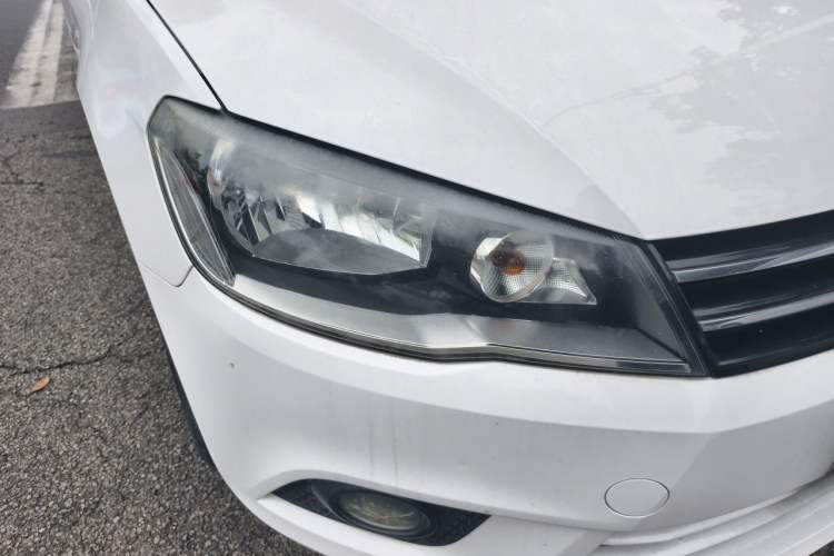 Used Volkswagen Jetta 2013 1.6L Manual Comfort Model Right Front Headlight