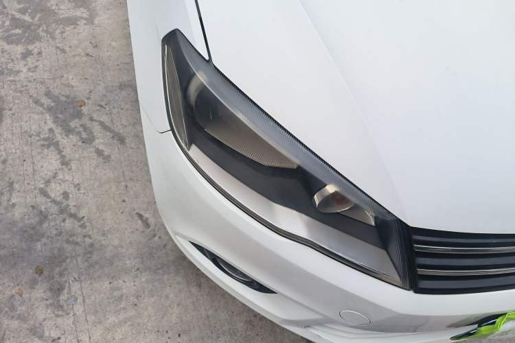 Used Volkswagen Jetta 2013 1.6L Automatic Comfort Model Right Front Headlight