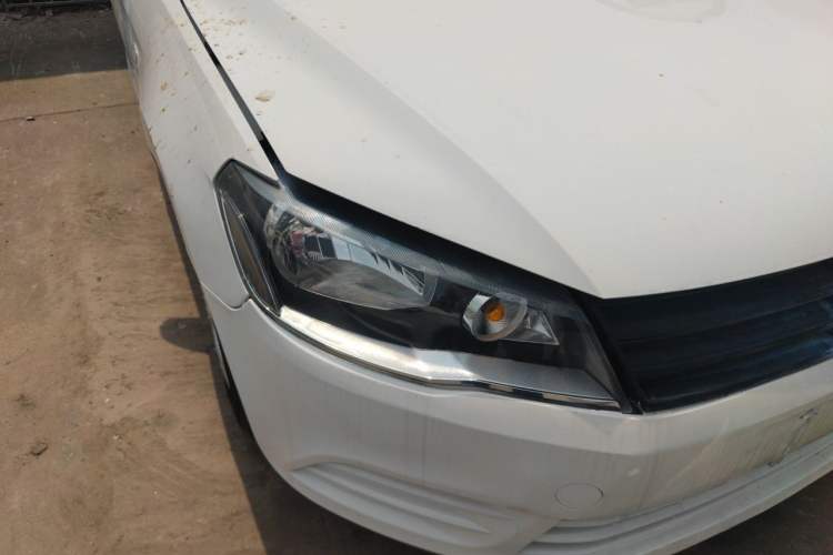 Used Volkswagen Jetta 2013 1.6L Manual Fashion Edition Right Front Headlight